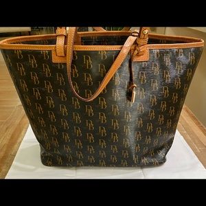 Dooney & Bourke Tote Handbag